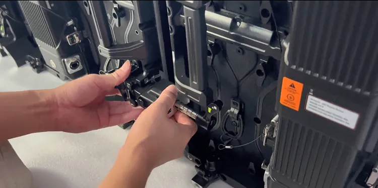 Connecting 45° Cabinets to Create a Flat LED Screen